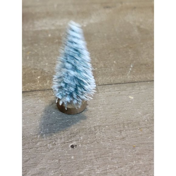 Village accessory Xmas mini frosted pine tree decor - Picture 3 of 4
